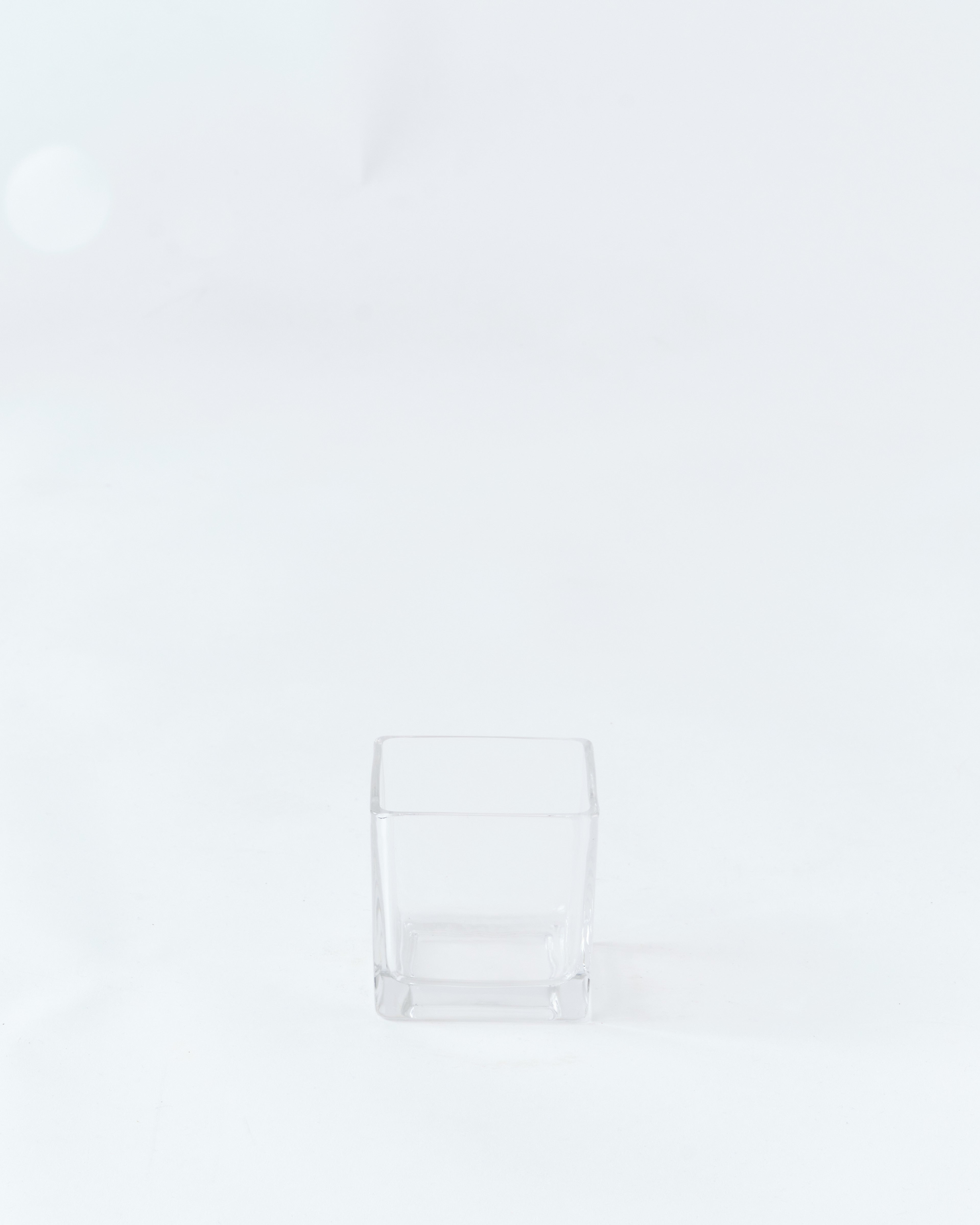 スクエアのガラス容器